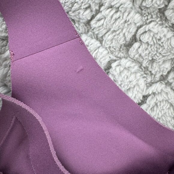 Lululemon Womens‎ Purple Lazer cut  Bra Size 4 B/C With Criss-Cross Straps - Picture 2 of 7